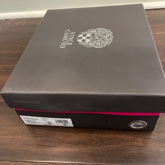 Vince Camuto - NEW in box - size 8 - NWT - Picture 4 of 11